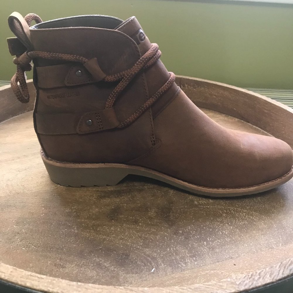 New Teva Waterproof Short Boot Size 7